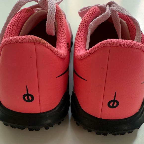 Nike Girls’ Tiempo Legend 10 Club Cleats - Picture 6 of 9